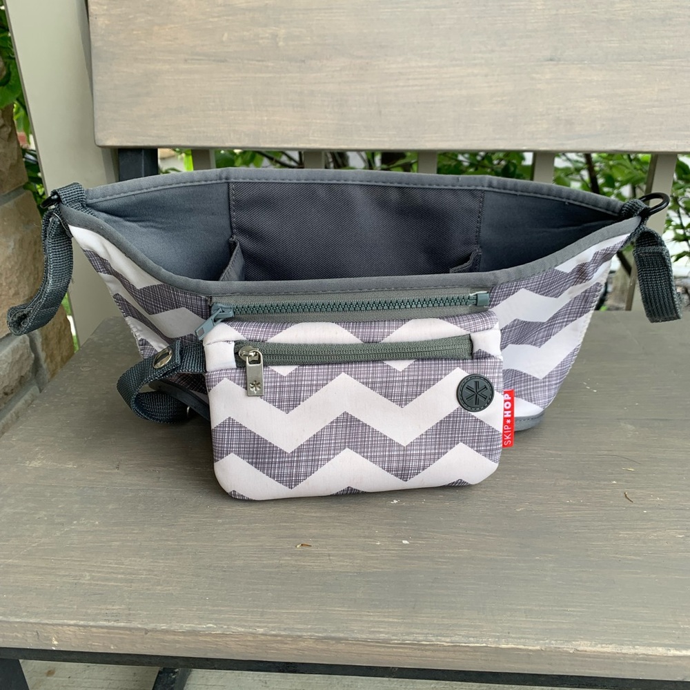 Skip Hop Gray and White Chevron Organizer